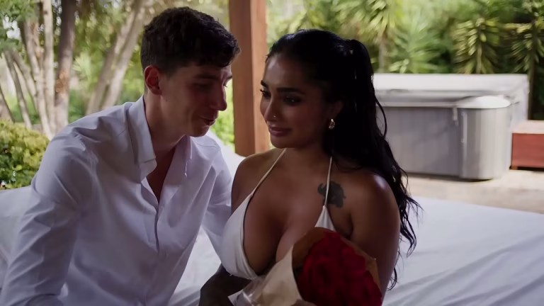 Ma femme encaisse ma grosse queue en levrette pour la Saint-Valentin