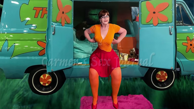 Velma Dinkley mature suce et se fait défoncer en creampie