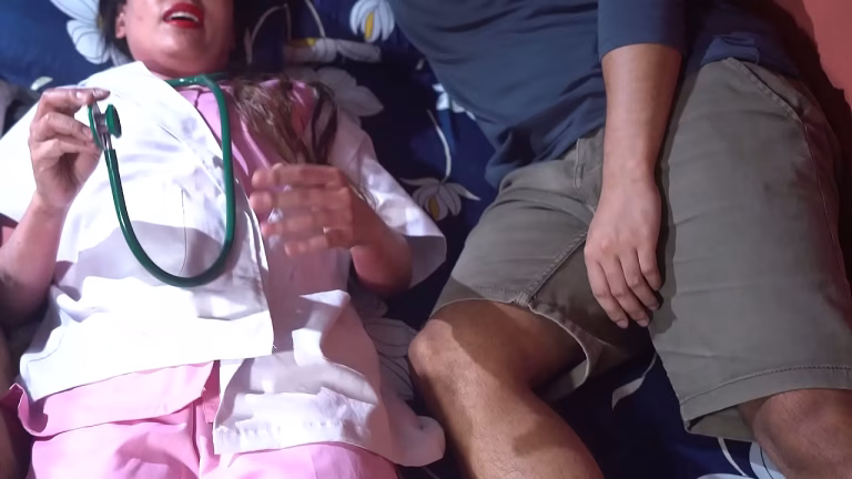 Docteur baise sa belle-mère hindoue en grognant