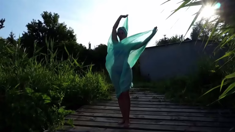 Danse torride en plein air sur planche