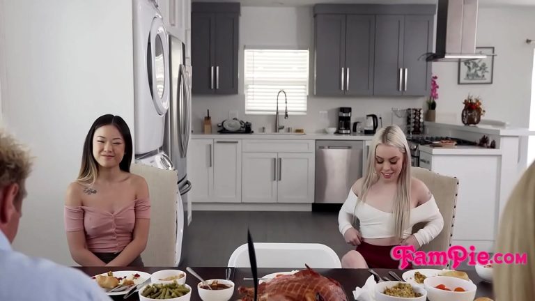 Grosse blowjob hardcore de Luluchu sur la bite de son beau-père