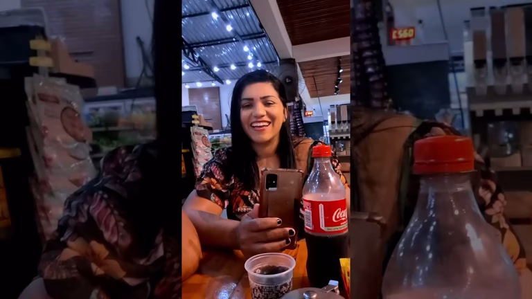 Nicoly Mattos hotwife avec énorme butt-plug et chatte poilue en public