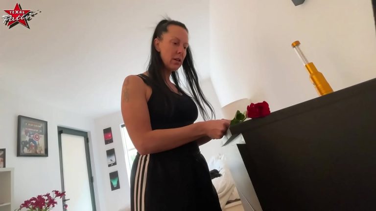 Patti la mature baise Patrick en reverse cowgirl