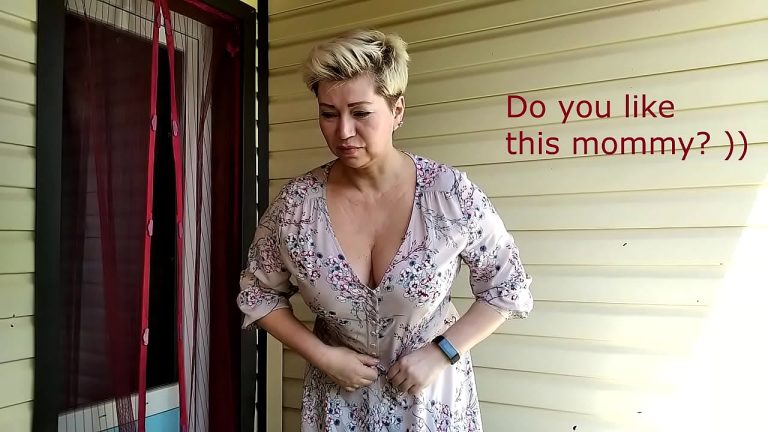 Pornstar mature baise à la maison