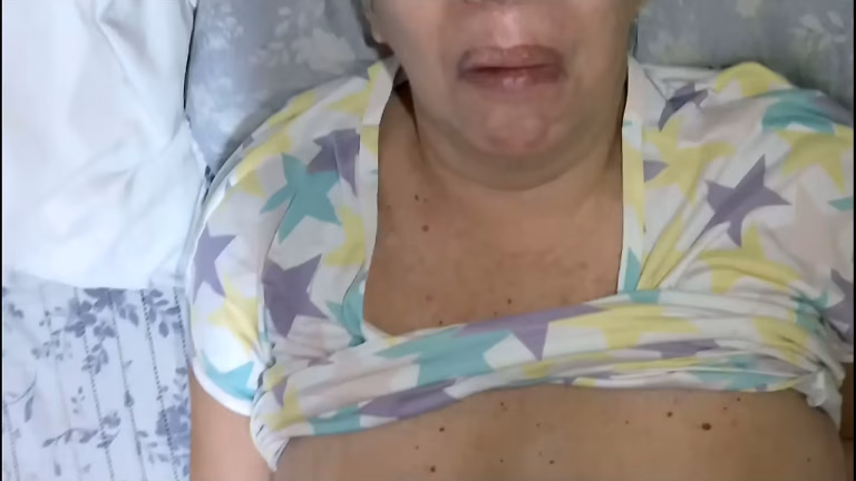 POV amateur avec une MILF Latina et creampie passionné MatureCoupleVe